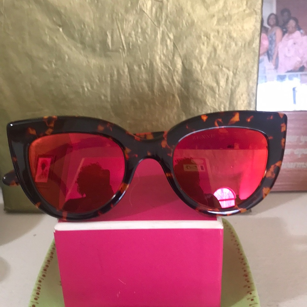 New in case tortoise cat eye sunglasses